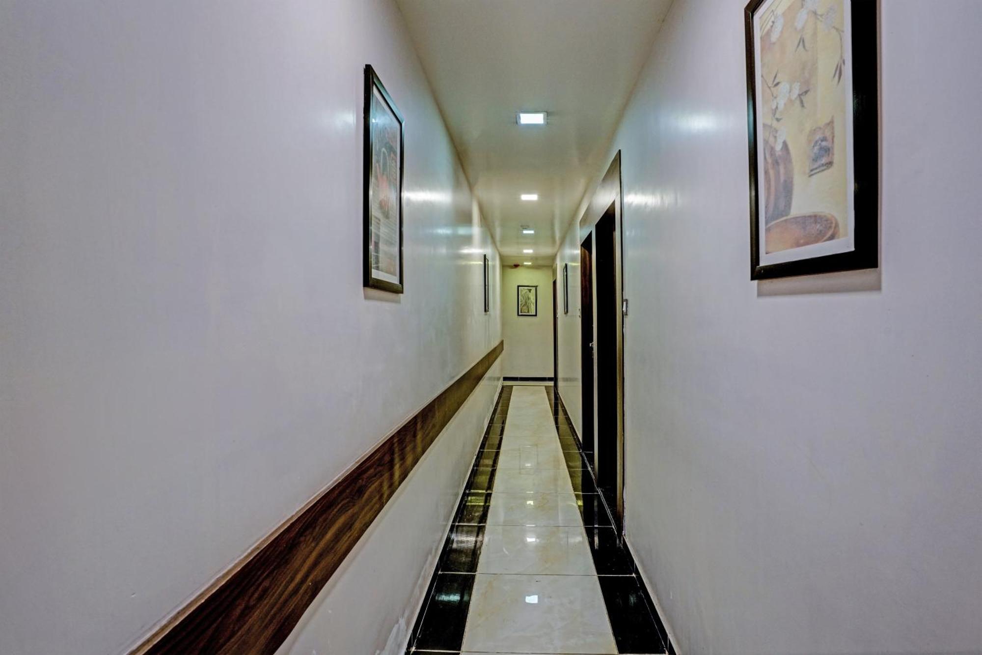 OYO 18581 Hotel Blue Inn Residence Mumbai Exterior foto